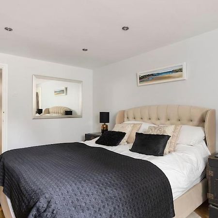 2 Double Bedroom Large Modern Self Contained Apartment Free Parking Camberley Exterior foto