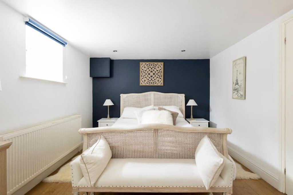 2 Double Bedroom Large Modern Self Contained Apartment Free Parking Camberley Exterior foto